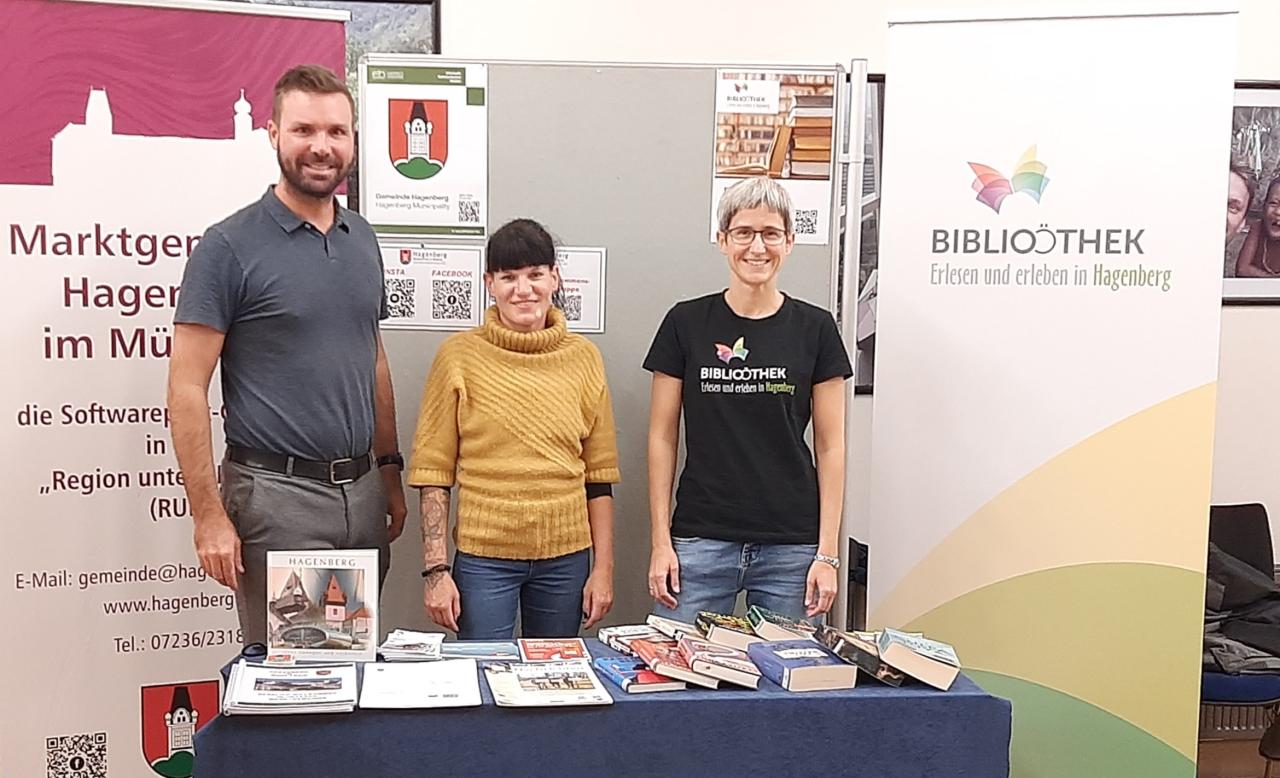 Freshers Fair 2025: Bibliothek am Stand der Gemeinde Hagenberg mit vertreten