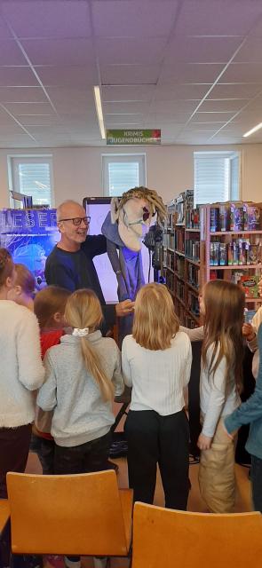 Stefan Karch mit Handpuppe