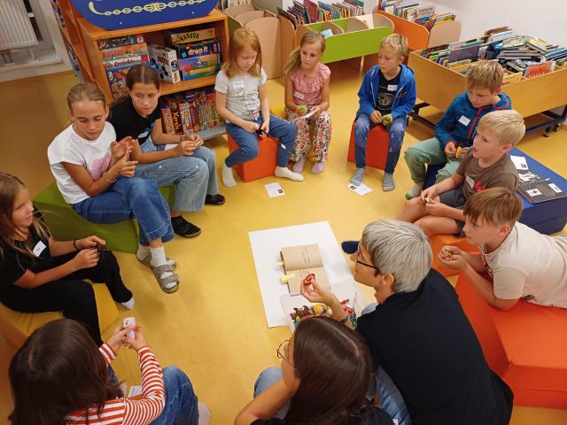 Gemeinsames Erzählen bei der Lese- und Spielenacht